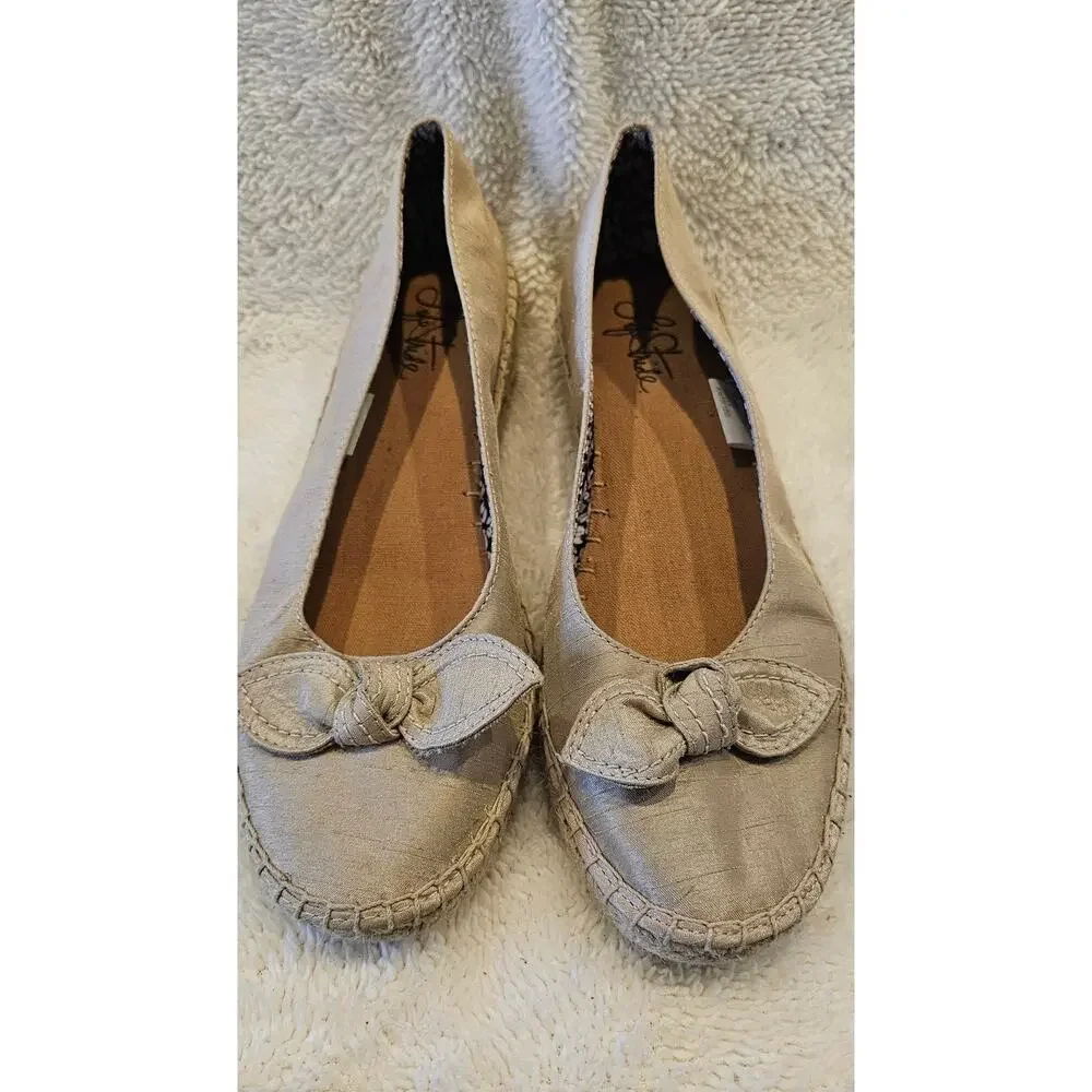 Lifestride Riddle Wedge Heels Slip On Espadrille Women Size 7.5M Beige Bow Front